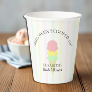 Gobelets En Papier Mariage avec de la glace prise en cuillère