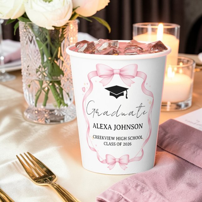 Gobelets En Papier Pink Bow Class Of 2026 Graduation Cap Graduate (Créateur téléchargé)