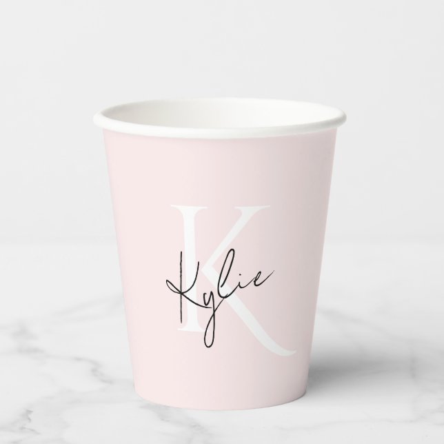 Gobelets En Papier Rose Blush moderne Nom du monogramme personnalisé  (Recto)