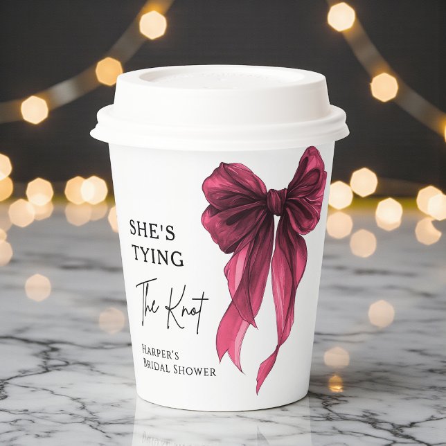 Gobelets En Papier She's Tying The Knot Red Bow Bridal Shower (Créateur téléchargé)