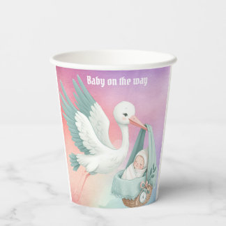 Gobelets En Papier Stock portant bébé