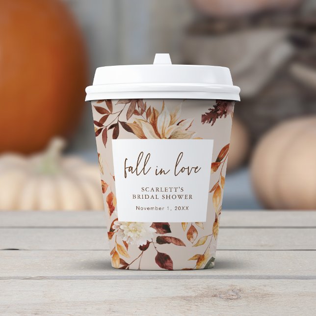 Gobelets En Papier Tomber Dans Les Coupes De Papier Amoureux (Fall In Love Paper Cups
)