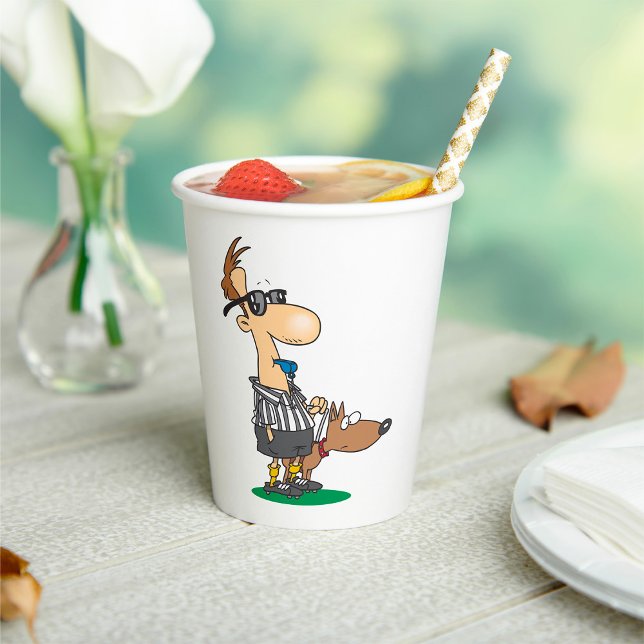 Gobelets En Papier Un Arbitre Aveugle Qui Siffle (Créateur téléchargé)