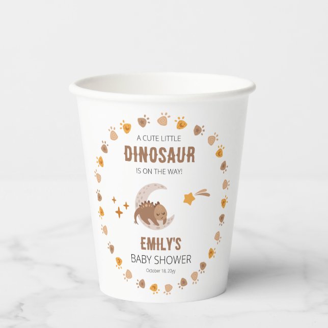 Gobelets En Papier Un Petit Dinosaure Mignonne Se Trouve Sur Le Chemi (Recto)