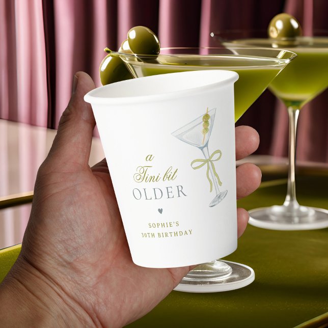 Gobelets En Papier Un Tini Un Peu Plus Ancien Cocktail Martini (Créateur téléchargé)