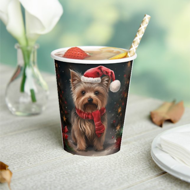 Gobelets En Papier Yorkshire Terrier Dog dans la neige Noël (Insitu)
