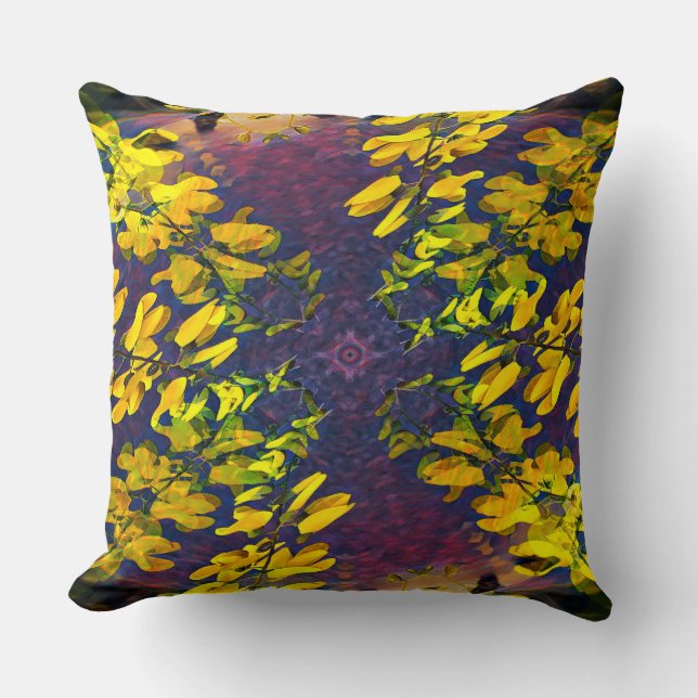 Gold Chain Loop Throw Pillow (Front)