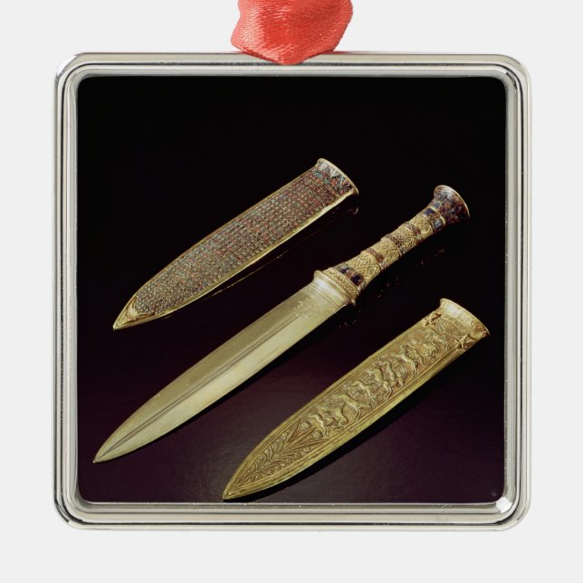 Gold dagger and sheath metal ornament (Front)