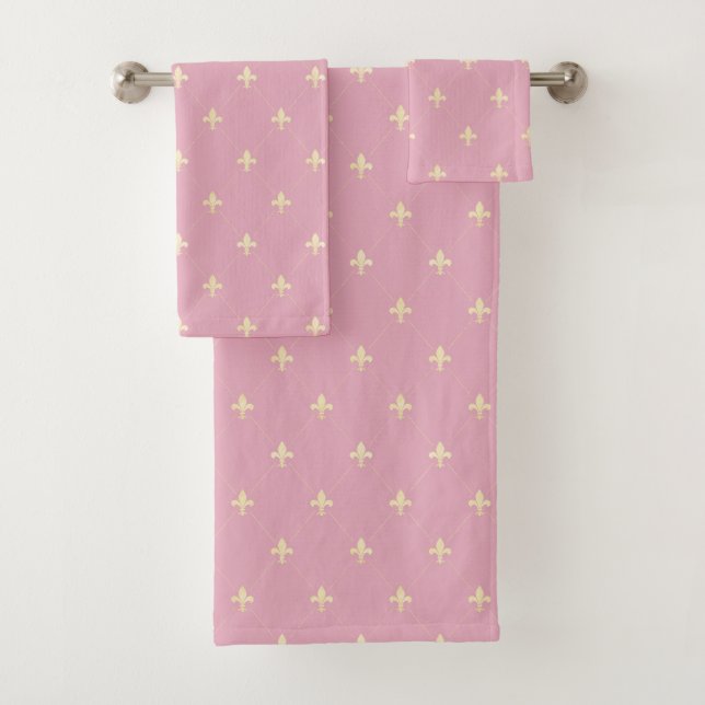 Gold Fleur-de-Lis Pink Bath Towel Set (Insitu)