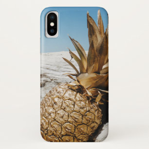 Gold pineapple on the beach Case-Mate iPhone case