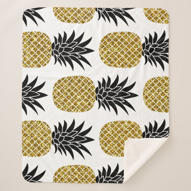 Gold Pineapples: Hand-Drawn White Seamless. Sherpa Blanket (Front)