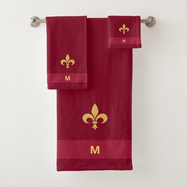 Golden Fleur-de-Lis sur le kit de bain bordeaux (En situation)