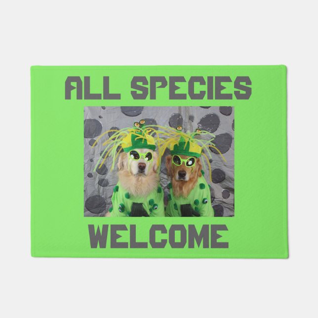 Golden Retriever Aliens Welcome All Species Doormat (Front)