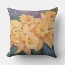GOLDEN YELLOW DAFFODIL FLOWERS PATIO
