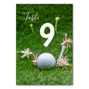 Golf Table numéro avec balle de golf et tee vert