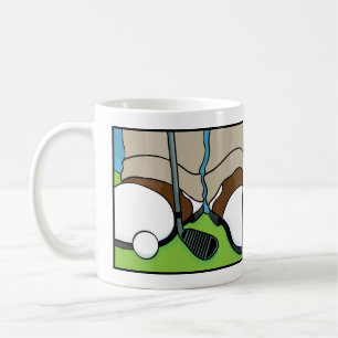 Golfer sur le vert sur la tasse de café blanc clas