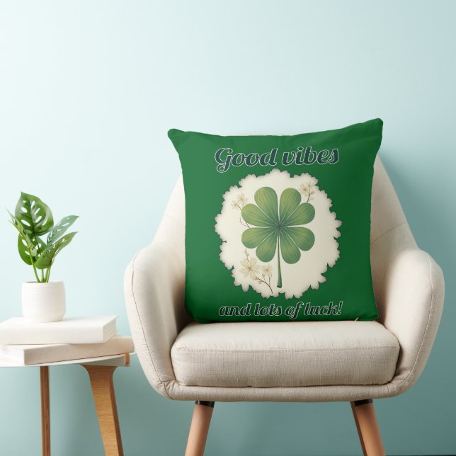 Good Vibes St Patrick’s Day Shirt – almofada Throw Pillow (Chair)