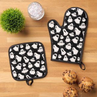 Goofy Ghosts Oven Mitt Set