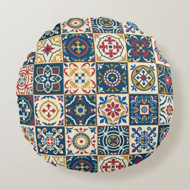 Gorgeous seamless pattern white colourful Moroccan Round Pillow (Front)