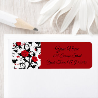 Gothique blanc avec roses rouges, chauves-souris e