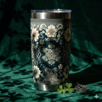 Charme floral du trèfle celtique