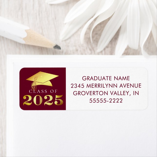 Graduation Maroon Elegant Gold Foil Classe de 2023 (En situation)