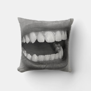 Grand Coussin Carré à Motif Bouche Grande