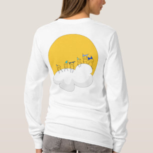 Grand elfe s'asseyant sur un nuage, long T-shirt