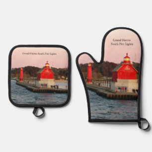 Grand Haven South Pier Lights Oven Mitt & Pot Holder Set