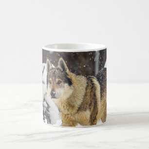 Grand Loup sauvage gris dans la neige Mug de café