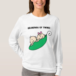 Grand-maman des pois de jumeaux en T-shirts et