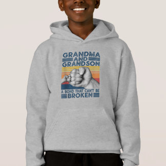 Grand-Mère Et Grand-Fils Ont Une Obligation Qui Ne