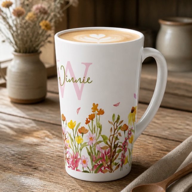 Grand mug à latte avec monogramme de fleurs sauvag (Créateur téléchargé)