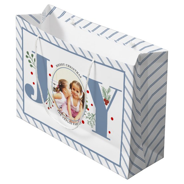 Grand Sac Cadeau Ajoutez vos photos bleu poussiéreux JOY et rayures (Devant Angle)