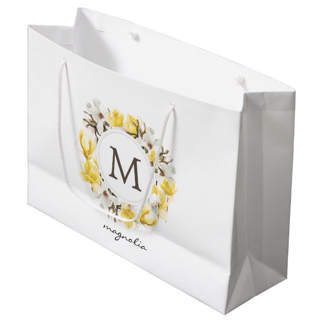 Grand Sac Cadeau Aquarelle Magnolia jaune Monogramme de couronne (Devant Angle)