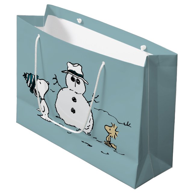 Grand Sac Cadeau cacahuètes | Snoopy & Woodstock Build A Snowman (Devant Angle)