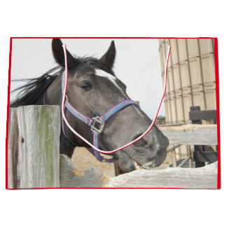 Grand Sac Cadeau Cheval mignon mâcher sur une clôture