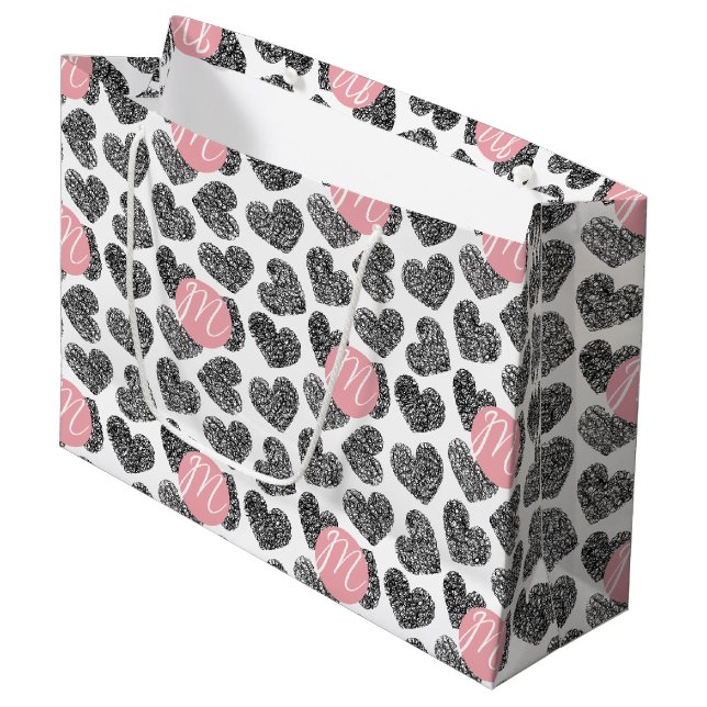 Grand Sac Cadeau Coeurs de Doodle Noir et Blanc modernes Monogramme (Devant Angle)