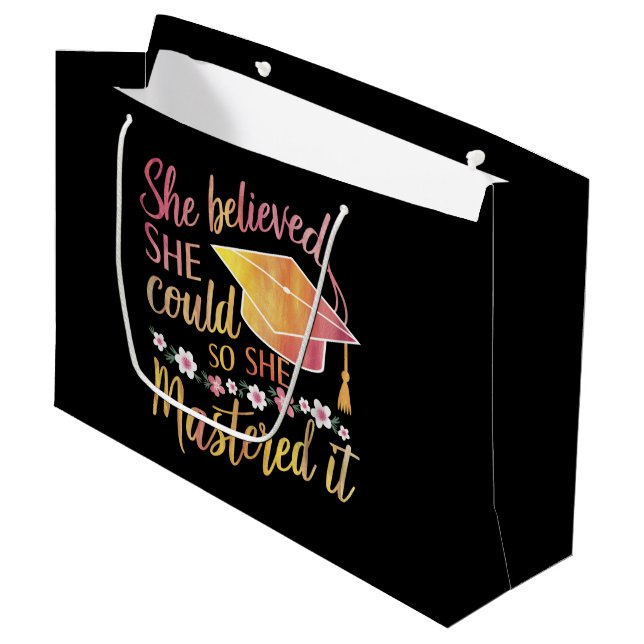 Grand Sac Cadeau Elle Croyait Qu'Elle Pouvait Le Maîtriser. (Devant Angle)