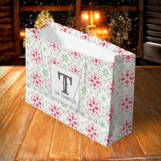 Grand Sac Cadeau Monogramme rouge de Noël vert Monogramme de flocon (Holiday red and green snowflake pattern large gift bag,)