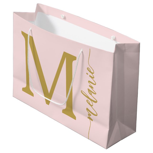 Grand Sac Cadeau Nom Monogramme moderne Pink Gold Script (Devant Angle)