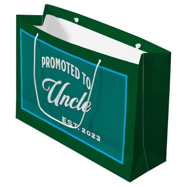 Grand Sac Cadeau Promu À Oncle Est. 2023 Pour Oncle Première Fois (Devant Angle)