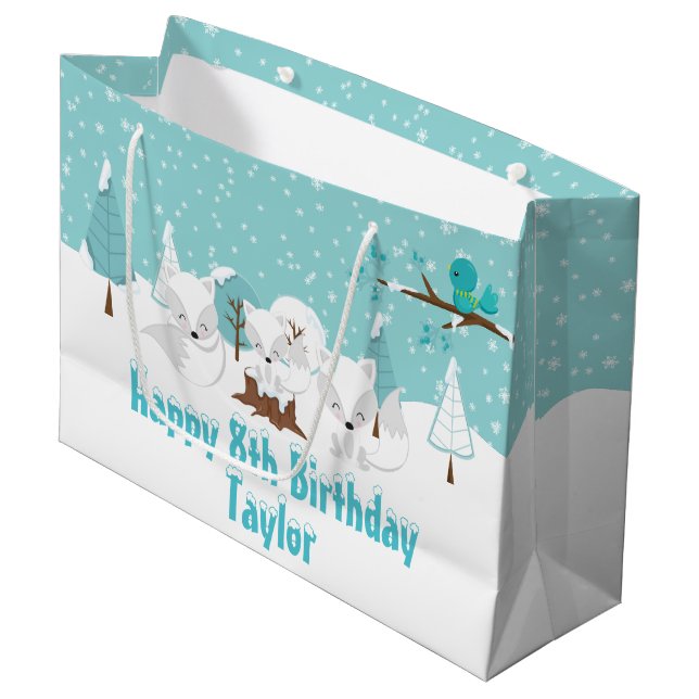 Grand Sac Cadeau Renards de l'Arctique Bois d'hiver Joyeux Annivers (Devant Angle)
