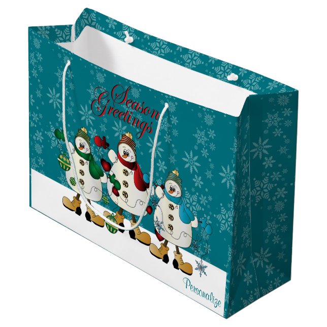 Grand Sac Cadeau Salutations de saison Snowmen Friends | Noël (Devant Angle)