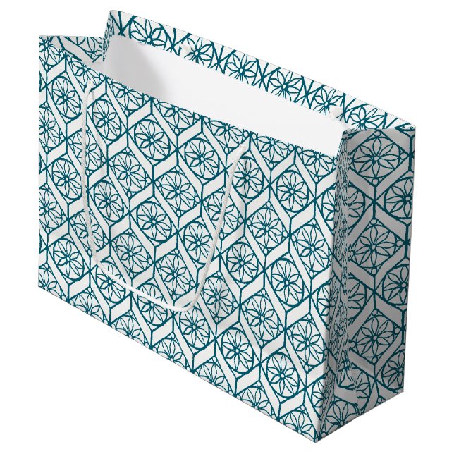 Grand Sac Cadeau Turquoise sur Motif ethnique blanc, Fleurs, Chevro (Devant Angle)