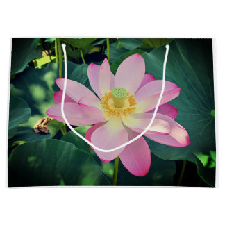 Grand Sac Cadeau Une fleur de lotus vibrante