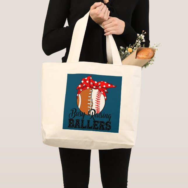 Grand Tote Bag Busy Raising Ballers Football Baseball Maman Cadea (Devant (produit))
