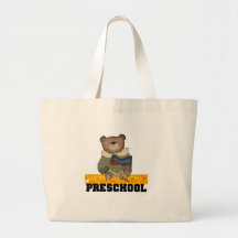 Ours avec les T-shirts et les cadeaux préscolaires