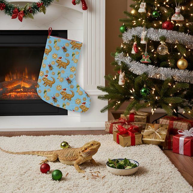 Grande Chaussette De Noël Pain d'épices Dragon de Noël (Festive blue Christmas stocking with gingerbread bearded dragon holiday design.)