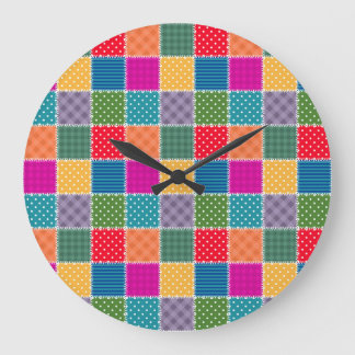 Grande Horloge Ronde Arrière - plan Patchwork : Mélange de Motifs diver